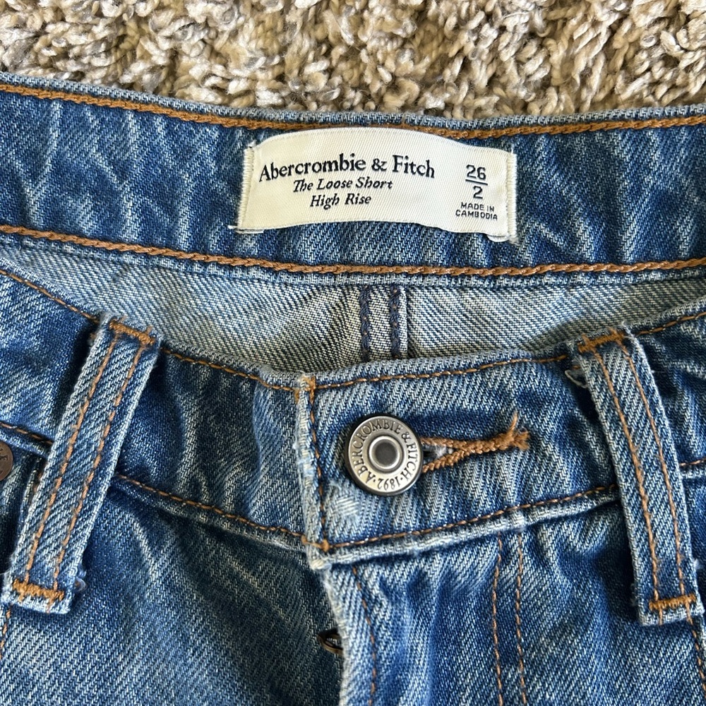 Abercrombie & Fitch Women's High Rise Loose Fit Jean Short